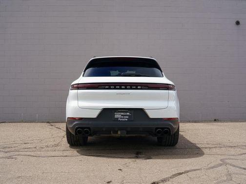 Carrara White Metallic 2026 Porsche Cayenne Cayenne