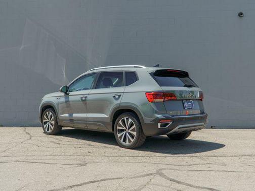 Platinum Gray Metallic 2023 Volkswagen Taos 1.5T SE