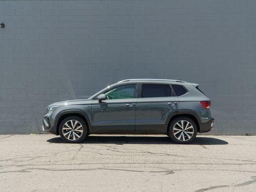 Platinum Gray Metallic 2023 Volkswagen Taos 1.5T SE