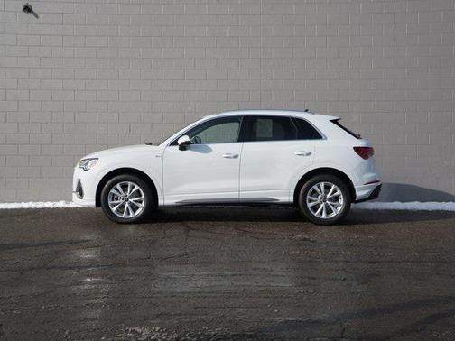 2025 Audi Q3 Premium 45 TFSI S line quattro Tiptronic