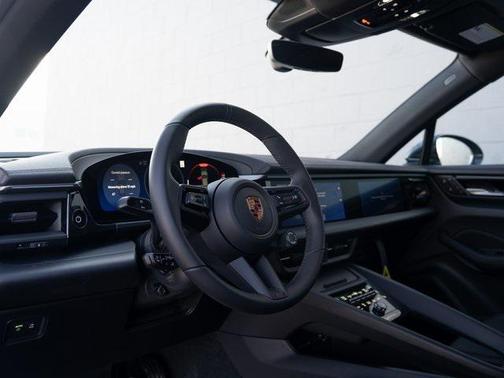 2026 Porsche Macan 4