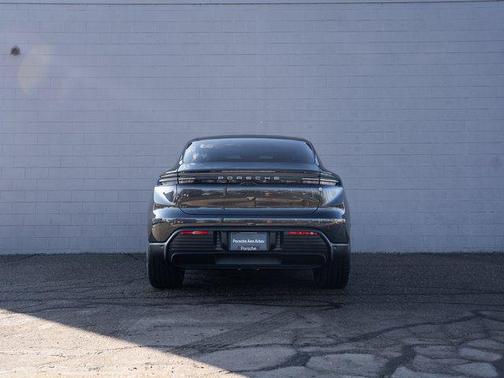 2026 Porsche Macan 4