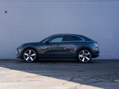 2026 Porsche Macan 4