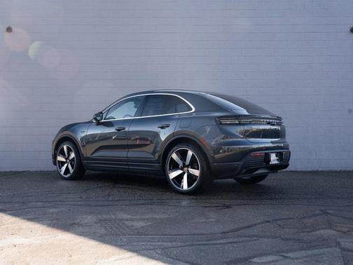 2026 Porsche Macan 4