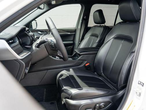 Bright White Clearcoat 2024 Jeep Grand Cherokee Limited