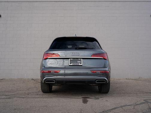 Daytona Gray Pearl Effect 2023 Audi Q5 45 S line Premium