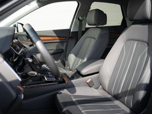 Daytona Gray Pearl Effect 2023 Audi Q5 45 S line Premium