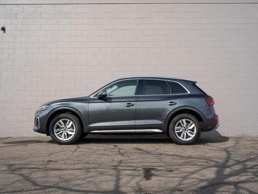 Daytona Gray Pearl Effect 2023 Audi Q5 45 S line Premium