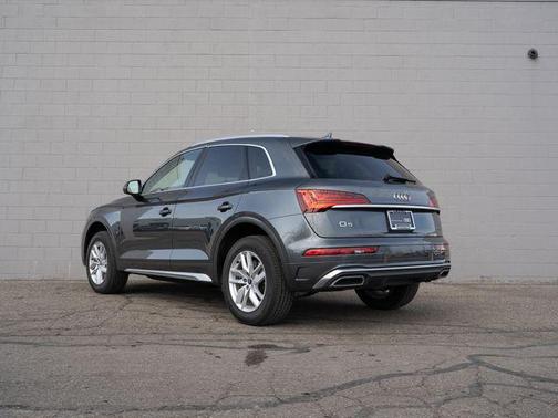 Daytona Gray Pearl Effect 2023 Audi Q5 45 S line Premium