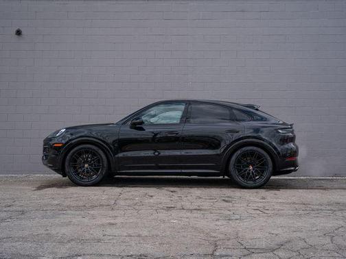 Chromite Black Metallic 2026 Porsche Cayenne GTS