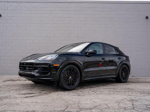 Chromite Black Metallic 2026 Porsche Cayenne GTS