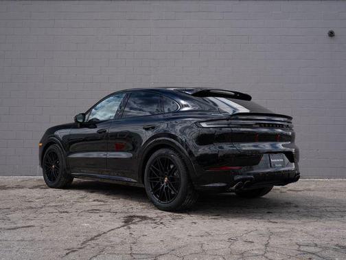 Chromite Black Metallic 2026 Porsche Cayenne GTS