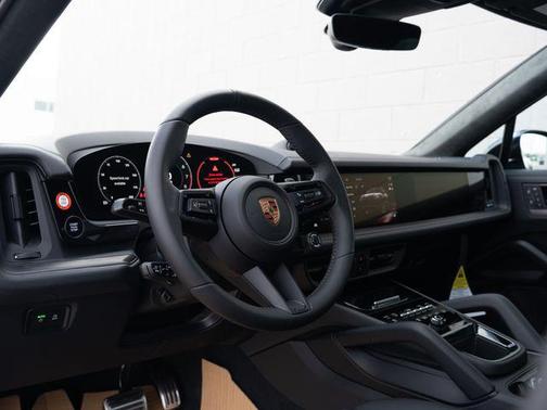 Chromite Black Metallic 2026 Porsche Cayenne GTS