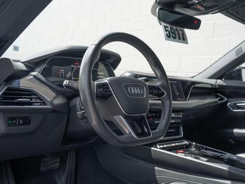Suzuka Gray Metallic 2023 Audi e-tron GT Premium Plus quattro
