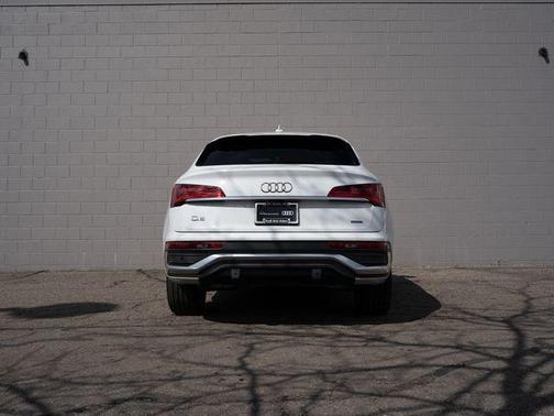 Glacier White Metallic 2023 Audi Q5 45 S line Prestige