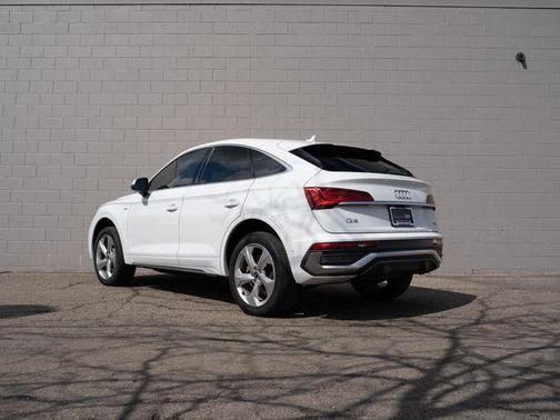 Glacier White Metallic 2023 Audi Q5 45 S line Prestige