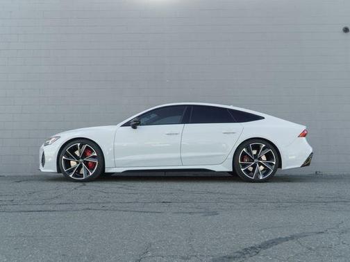 Glacier White 2023 Audi RS 7 4.0T