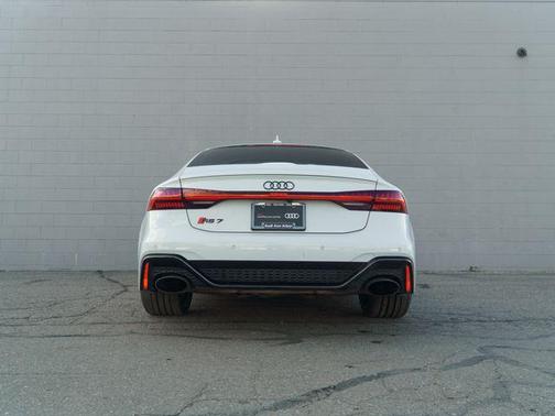 Glacier White 2023 Audi RS 7 4.0T