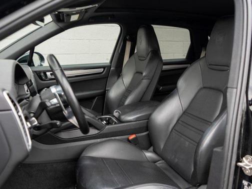 2022 Porsche Cayenne Platinum Edition