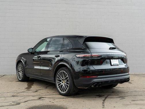 2022 Porsche Cayenne Platinum Edition