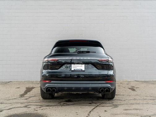 2022 Porsche Cayenne Platinum Edition
