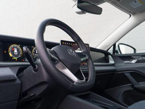 2025 Volkswagen Tiguan 2.0T SE 4MOTION