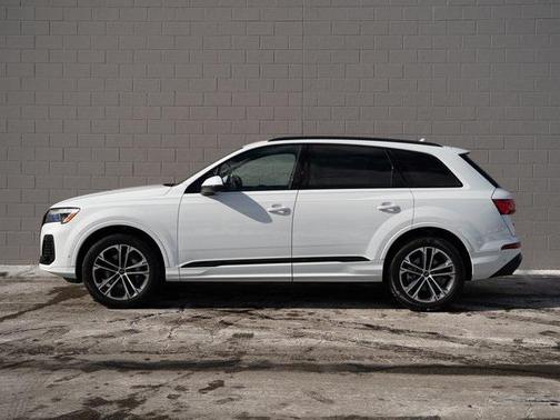 2025 Audi Q7 45 Premium Plus