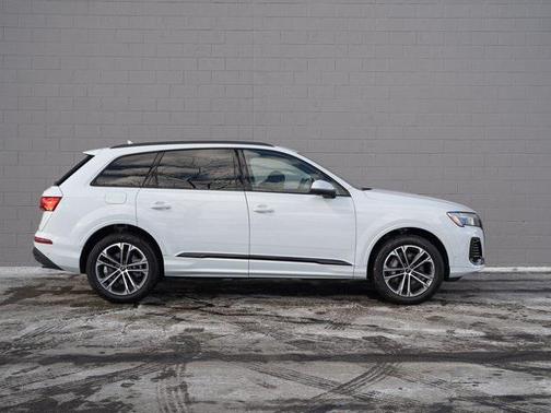 2025 Audi Q7 45 Premium Plus