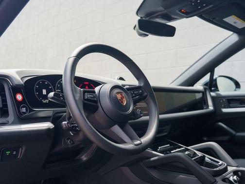 Chromite Black Metallic 2026 Porsche Cayenne Cayenne
