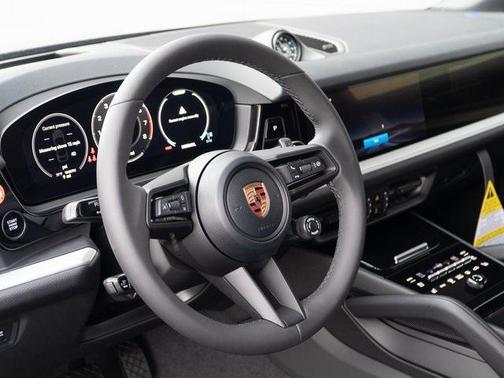 Chromite Black Metallic 2026 Porsche Cayenne Cayenne