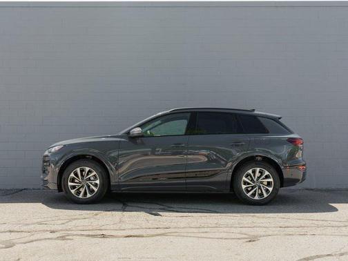2025 Audi Q6 e-tron Premium Plus quattro
