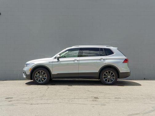 Pyrite Silver Metallic 2023 Volkswagen Tiguan 2.0T SE 4MOTION