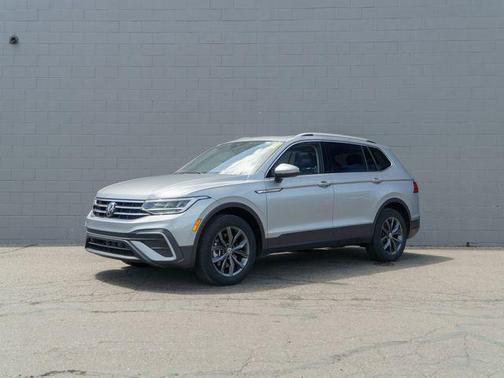 Pyrite Silver Metallic 2023 Volkswagen Tiguan 2.0T SE 4MOTION