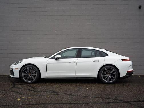 2025 Porsche Panamera 4
