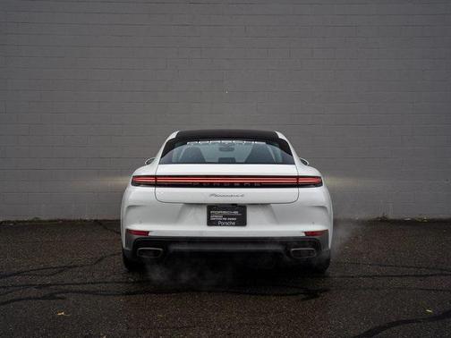 2025 Porsche Panamera 4