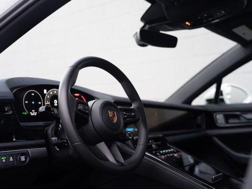 2025 Porsche Panamera 4