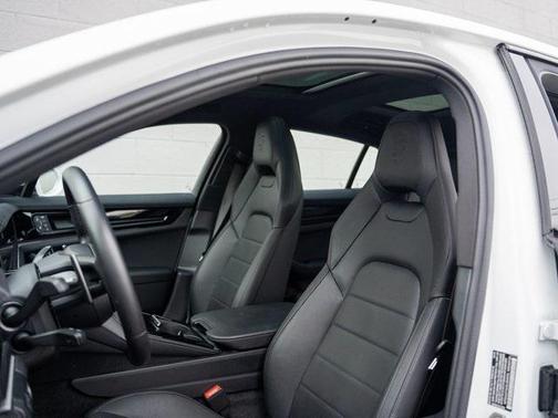 2025 Porsche Panamera 4