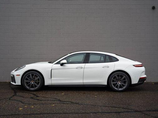 2025 Porsche Panamera 4
