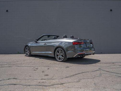 Daytona Gray Pearl Effect/Black Roof 2021 Audi S5 3.0T Prestige