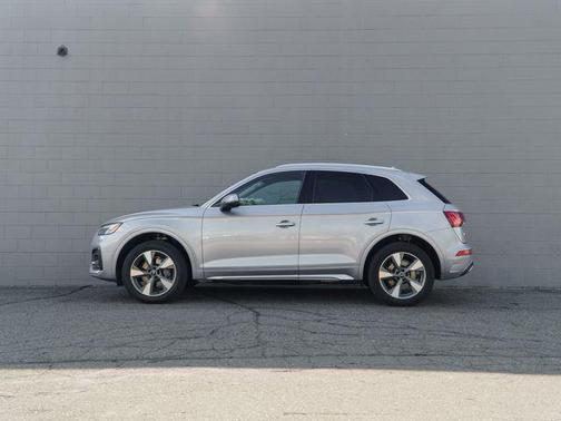 Florett Silver Metallic 2023 Audi Q5 40 Premium Plus