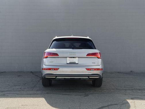 Florett Silver Metallic 2023 Audi Q5 40 Premium Plus