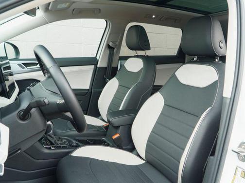 Pure White 2025 Volkswagen Taos 1.5T SEL