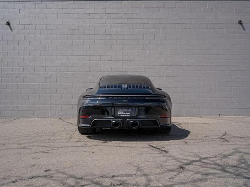 2026 Porsche 911 Carrera 4 GTS