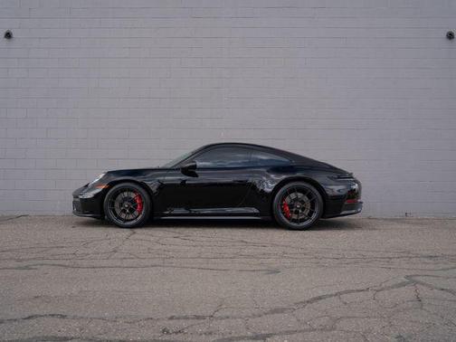 2026 Porsche 911 Carrera 4 GTS