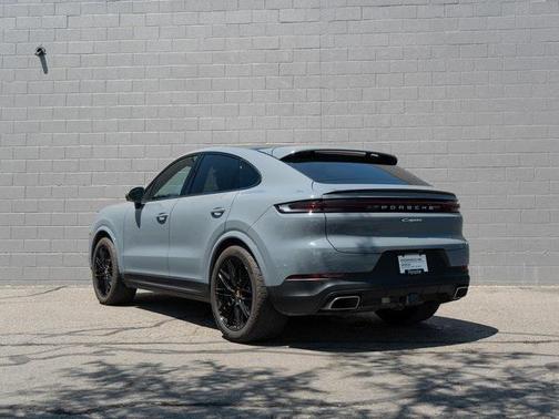 2024 Porsche Cayenne Base (Tiptronic)