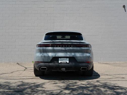 2024 Porsche Cayenne Base (Tiptronic)
