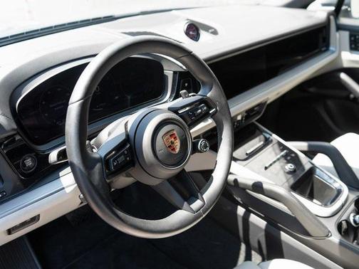 2024 Porsche Cayenne Base (Tiptronic)