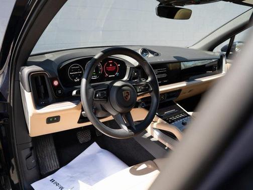 2024 Porsche Cayenne E-Hybrid S