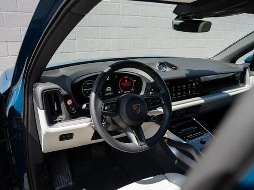 2024 Porsche Cayenne E-Hybrid S