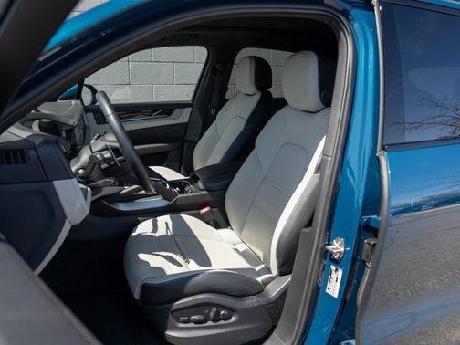 2024 Porsche Cayenne E-Hybrid S